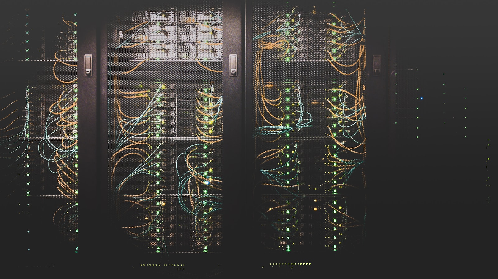 Data-centre server racks with structured cabling